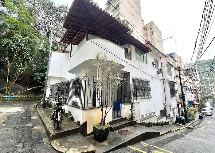 Casa Em Copacabana - 2 Suites E Garagem